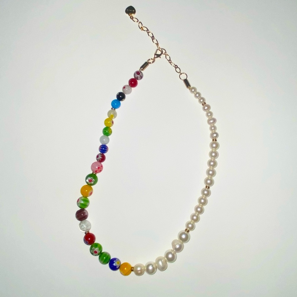 Never worn super cute necklace.